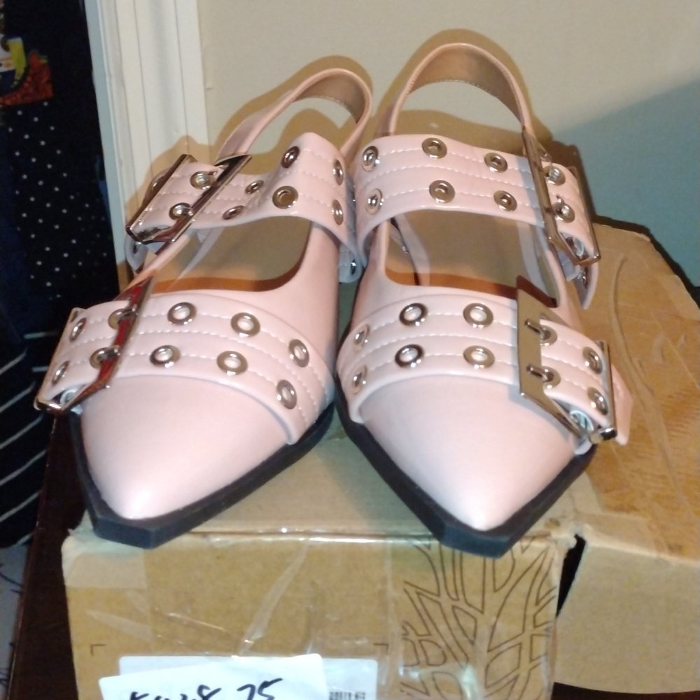 Stylish Pink Women's Shoes with Buckle Detail - Picture 9 of 14
